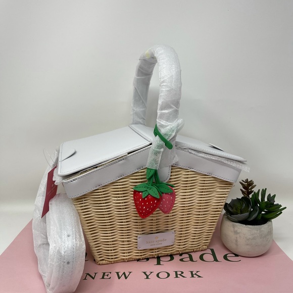 Kate Spade Picnic in the Park Basket and Wallet - Picture 6 of 16